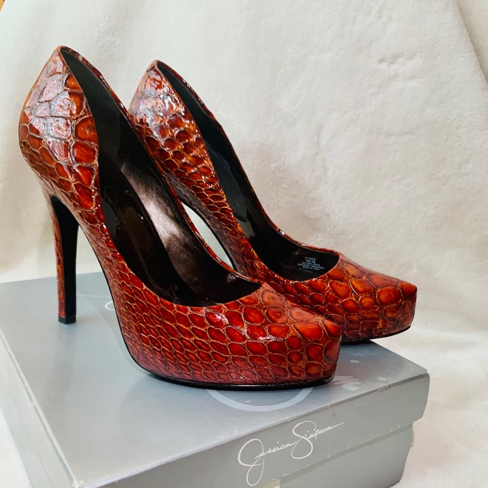Jessica Simpson Anakonda Heels😍